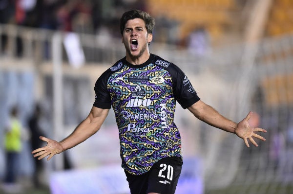 Leandro Rodriguez en festejo de gol