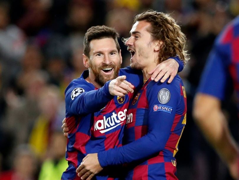 Messi festeja con Griezmann un gol