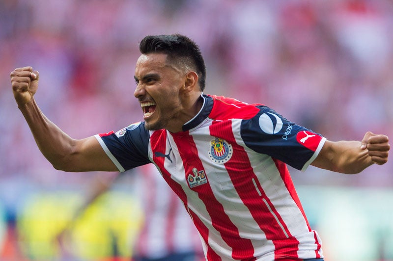 José Juan Vázquez festeja en un partido de Chivas en 2017