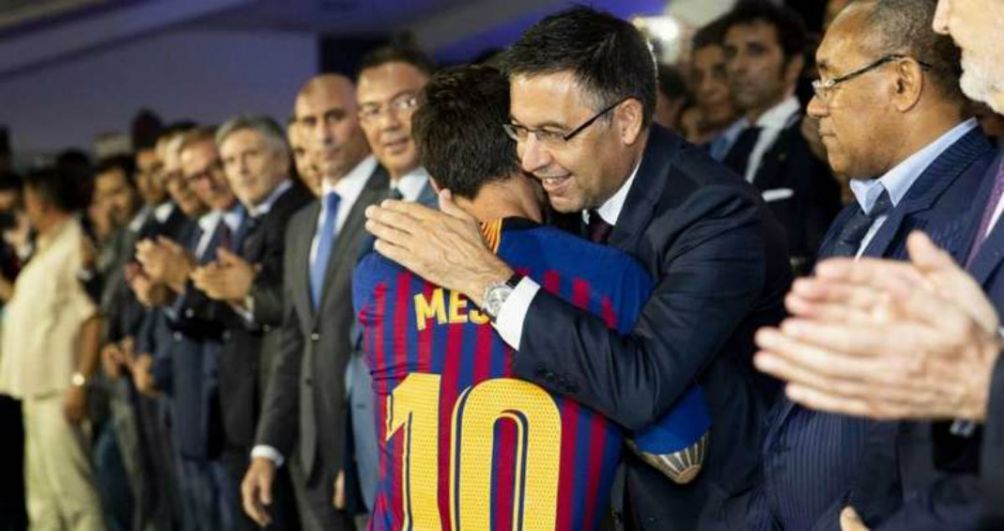 Josep Maria Bartomeu, mandatario blaugrana, con Lionel Messi