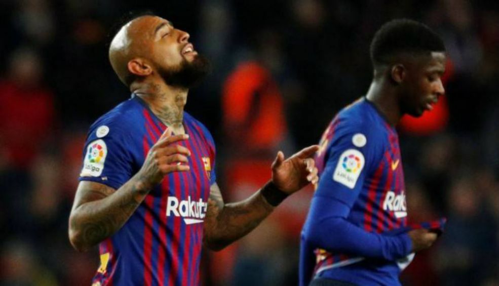 Arturo Vidal celebrando una anotación con Barcelona