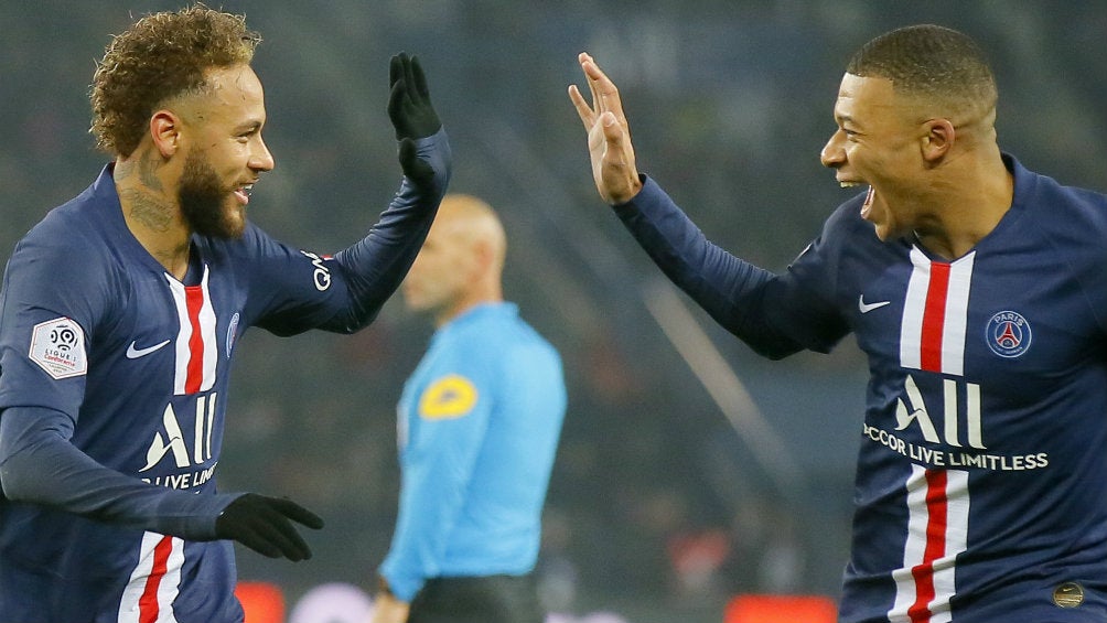 Neymar y Mbappé festejando gol