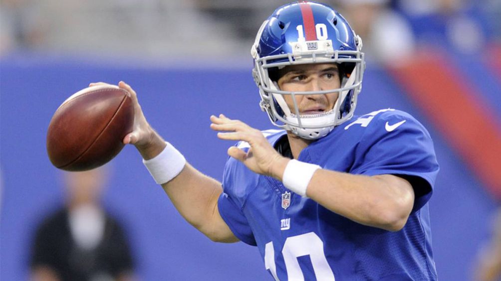 Eli Manning se prepara para lanzar el ovoide