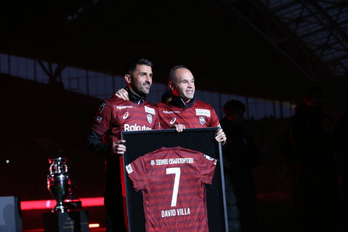 Villa e Iniesta durante homenaje