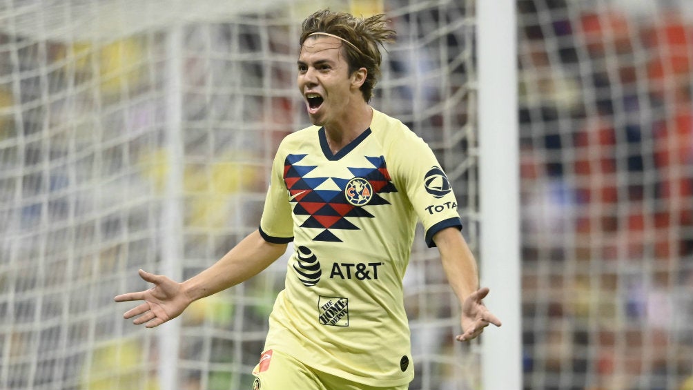 Sebastián Córdova festeja gol ante Chivas