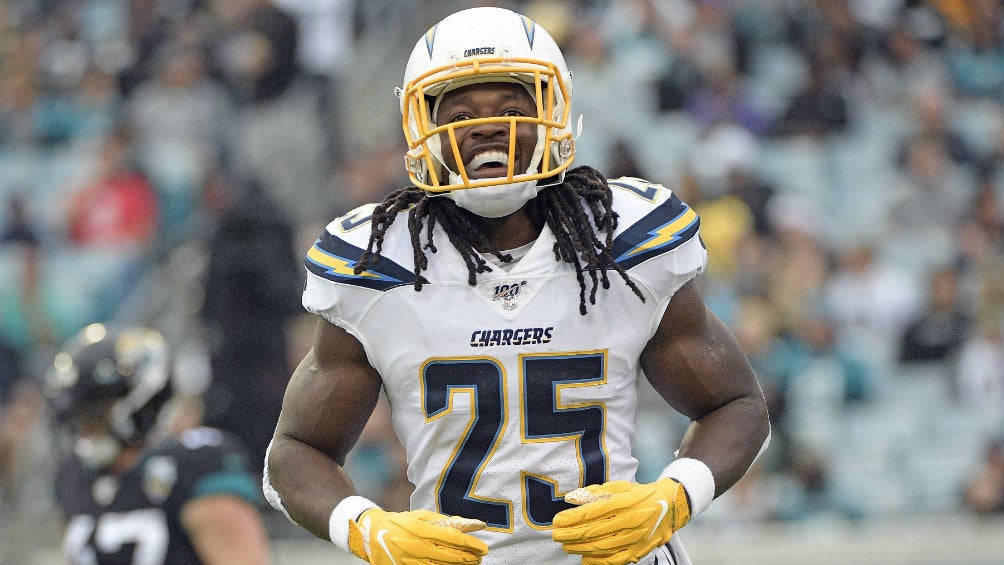 El corredor Melvin Gordon celebra la victoria