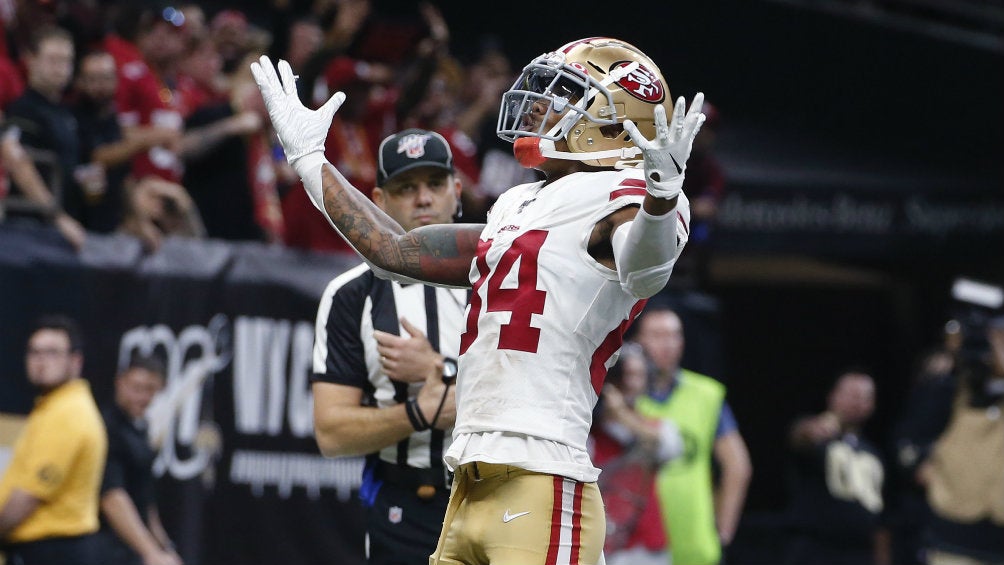 Kendrick Bourne celebrando un touchdown