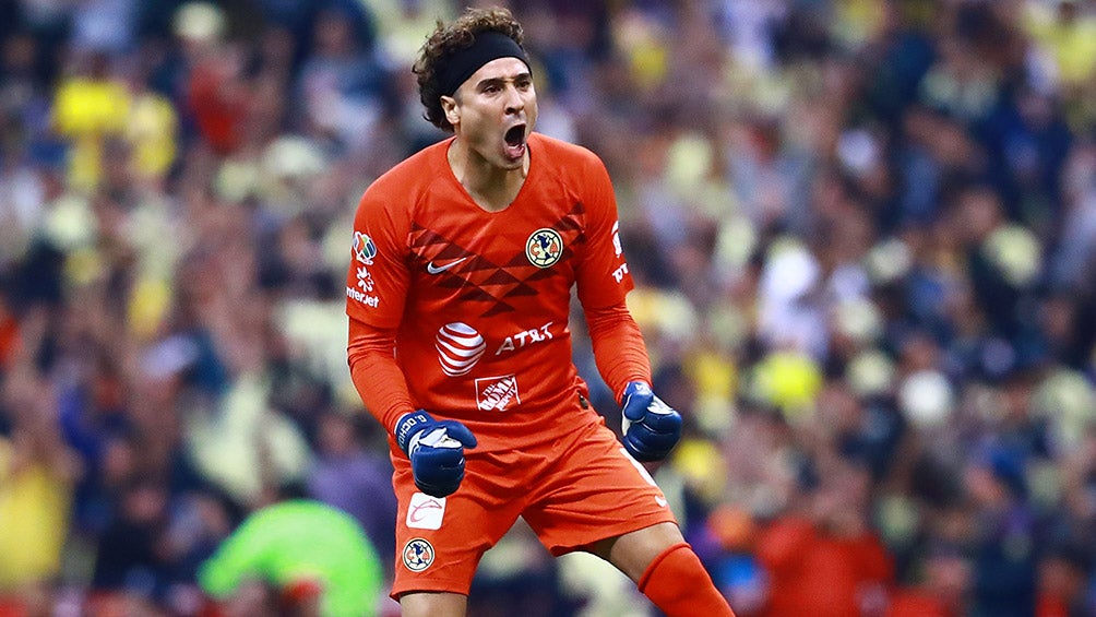 Ochoa celebra un gol del América