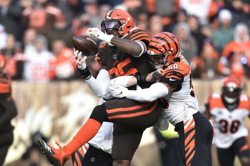 Browns en jugada ante Bengals