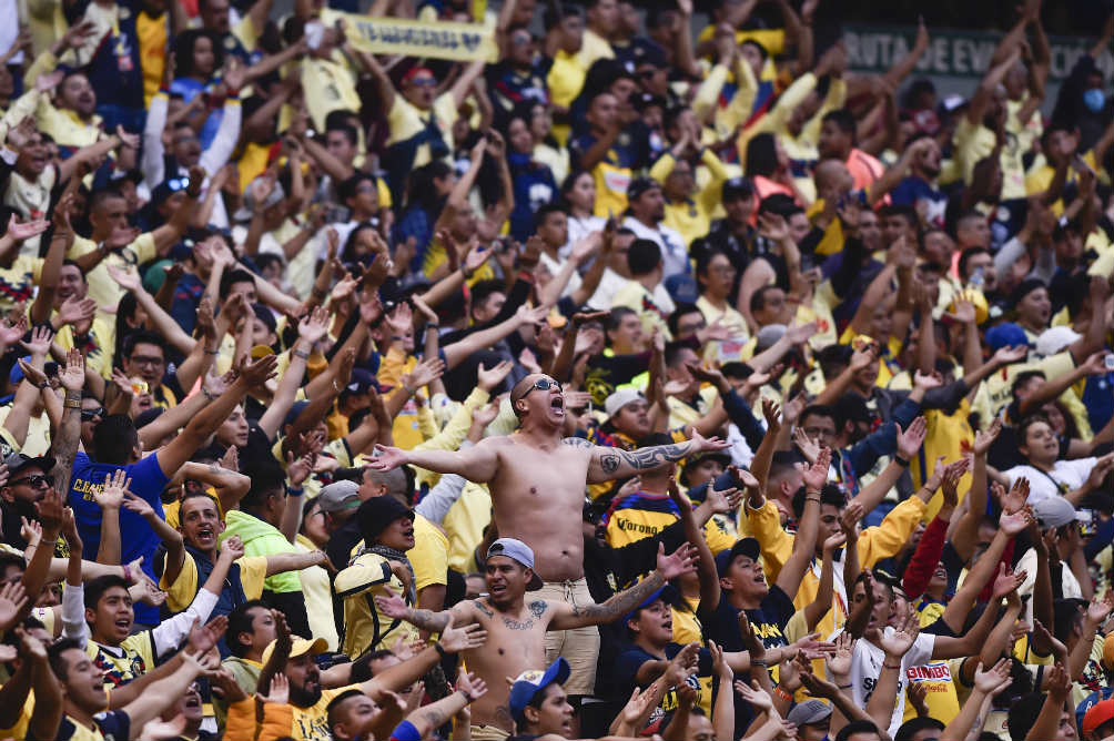 La afición del América apoyando en el juego ante Morelia