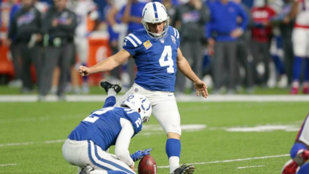 Vinatieri durante el partido contra Bills