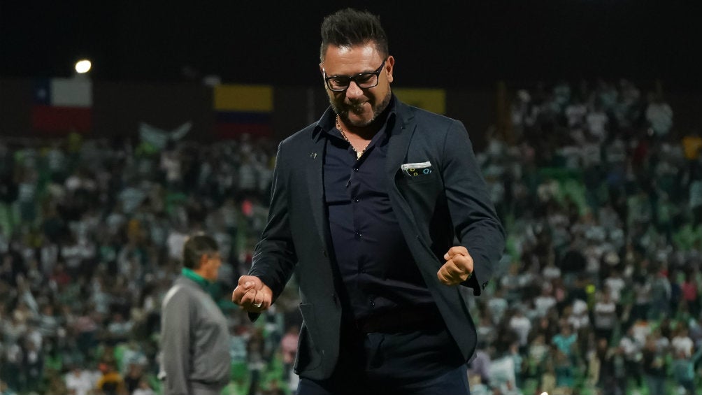 Antonio Mohamed en celebración