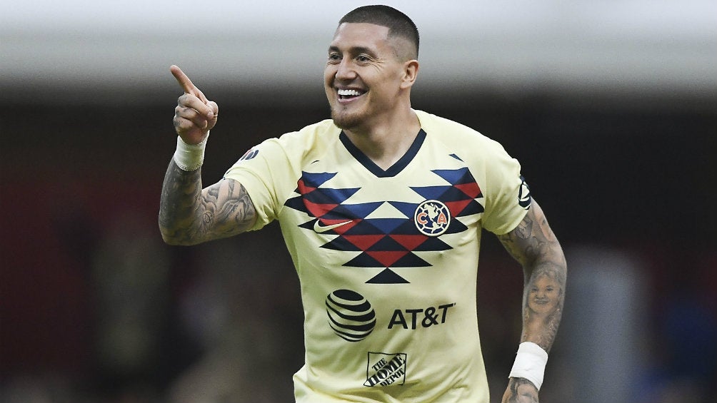 Nicolás Castillo celebrando su anotación con América