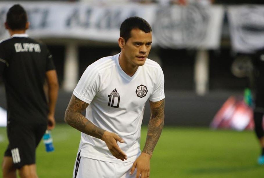 Willy Mendieta en un entrenamiento con el Olimpia