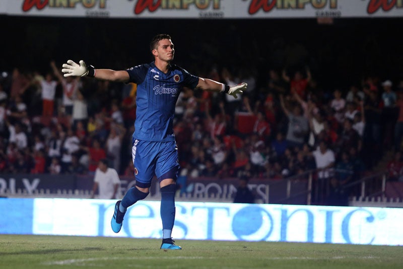 Sebastián Jurado lanza un grito de festejo en un partido