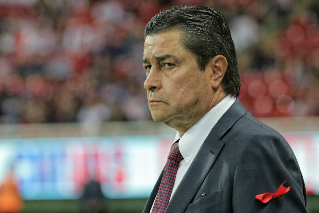 Luis Fernando Tena en un partido de Chivas