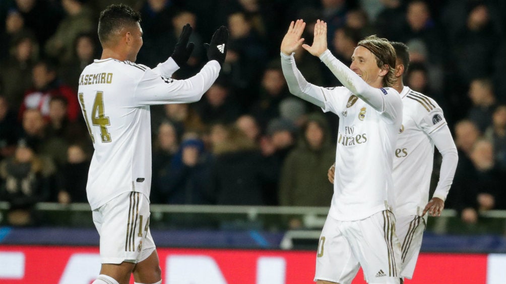 Luka Modric festeja su gol con Casemiro