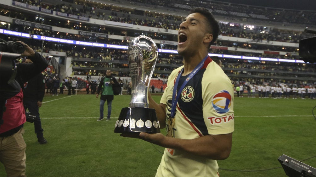 Cecilio Domínguez con el título del Apertura 2018