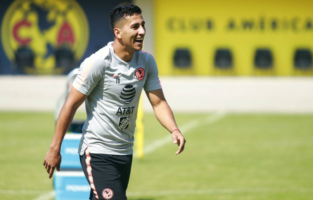 Cecilio Domínguez en un entrenamiento con América