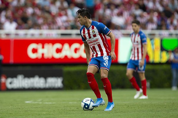 Alan Cervantes durante un encuentro con Chivas