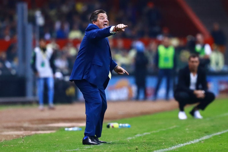 Miguel Herrera dirigiendo al América