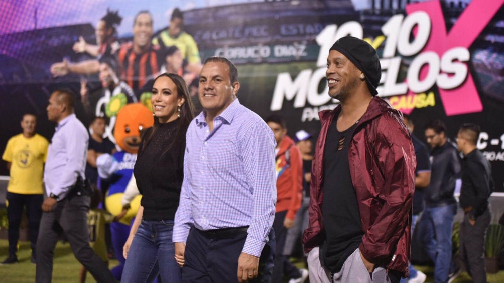 Cuauhtémoc Blanco junto a Ronaldinho en Cuernavaca, Morelos