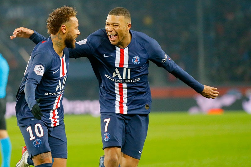 Mbappé celebra con Neymar un gol