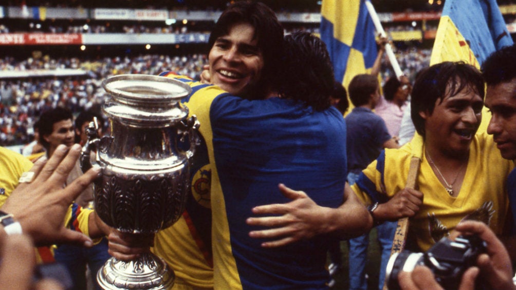 América celebrando el campeonato ante Chivas