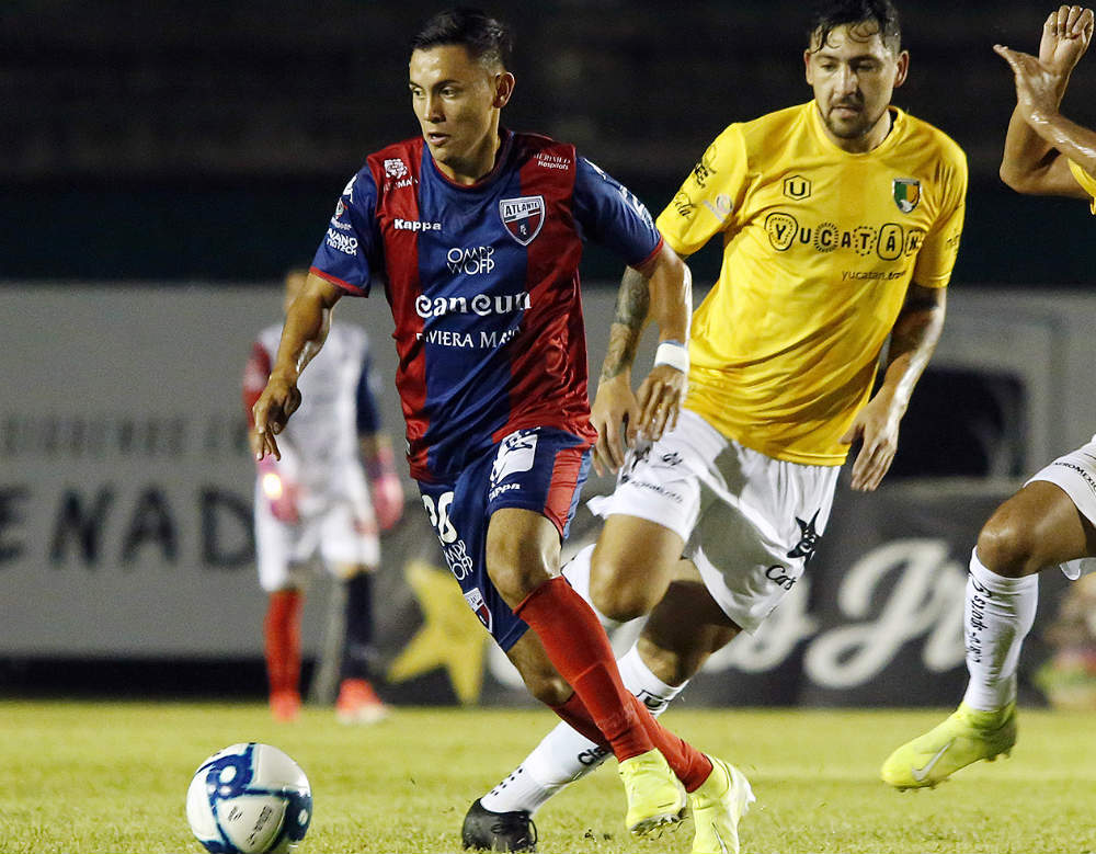 Kevin Ramírez en juego ante Mérida