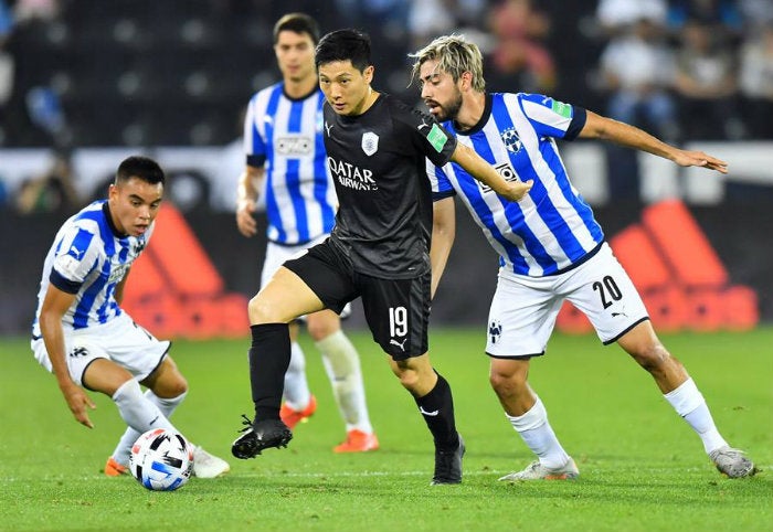 Jugadores de Rayados durante el partido