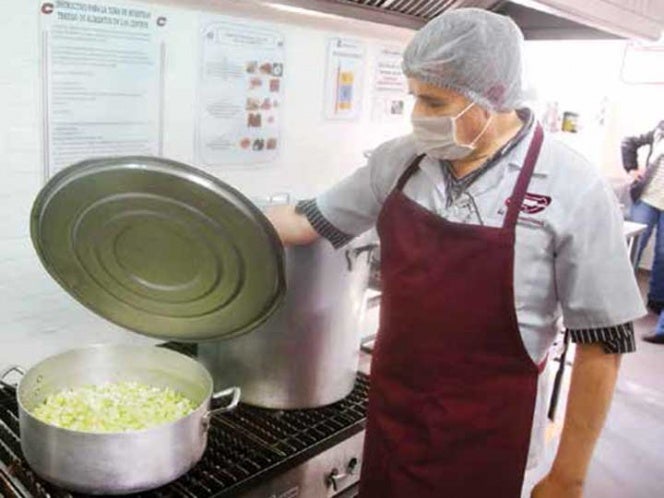 Cocinero en reclusorio de la CDMX