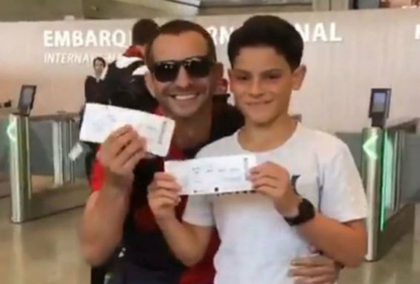 Padre e hijo con boleto para el Mundial de Clubes 