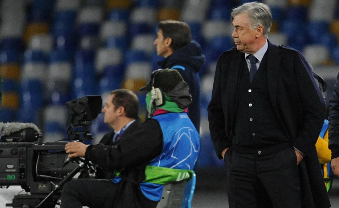 Carlo Ancelotti durante un partido del Napoli