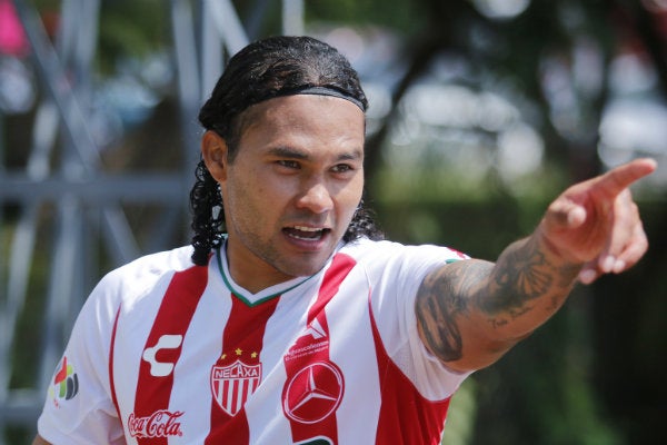 Carlos 'Gullit' Peña como jugador de Necaxa