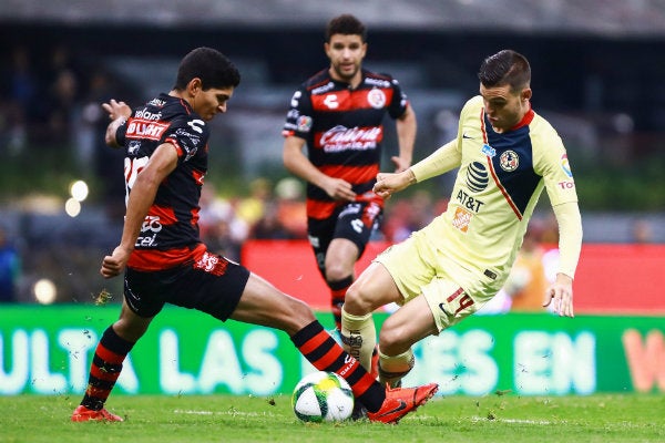 Nicolás Benedetti en acción ante Xolos