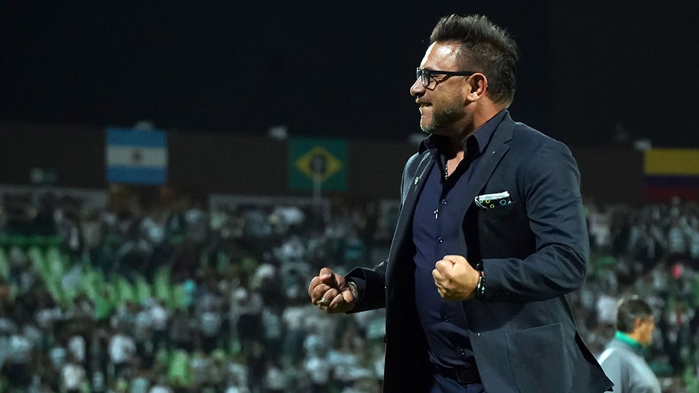 Antonio Mohamed en partido con Rayados