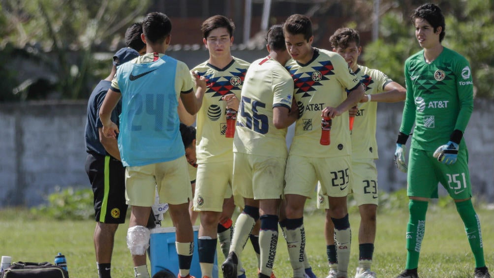 Los juveniles de América en un partido de Liga