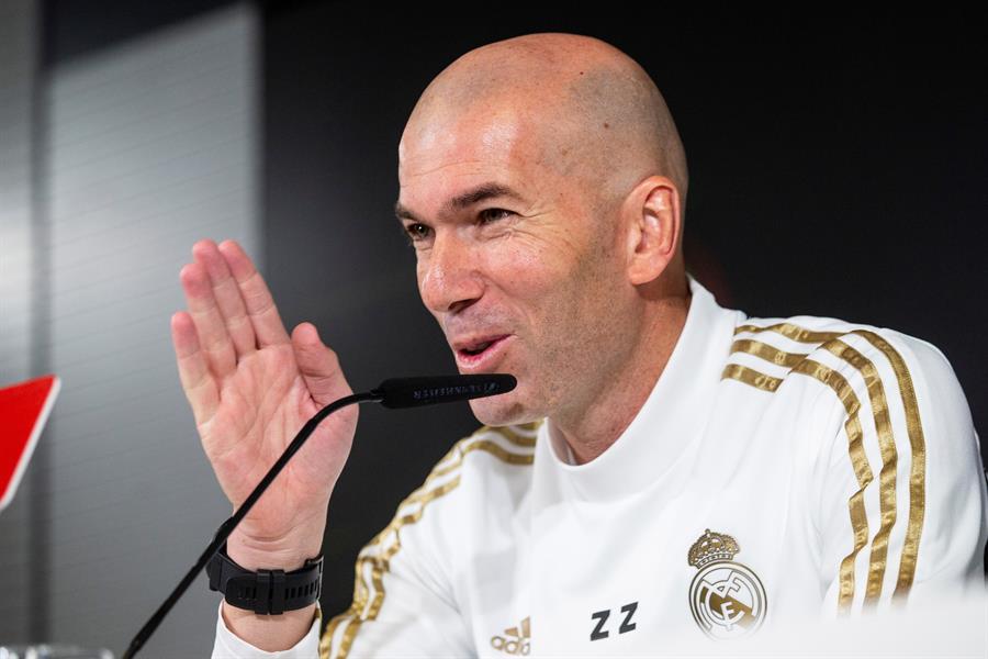 Zinedine Zidane hablando en conferencia de prensa