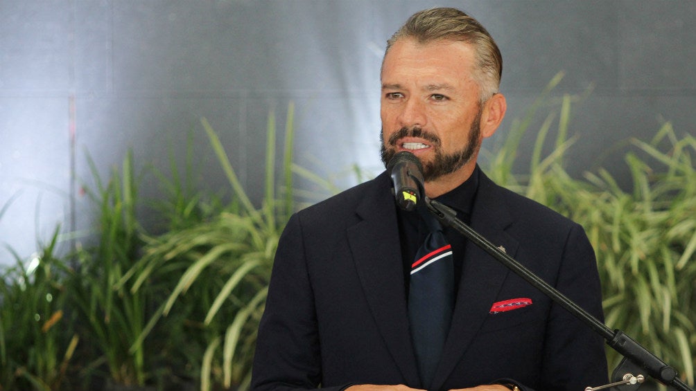 José Luis Higuera en la presentación de Oribe Peralta