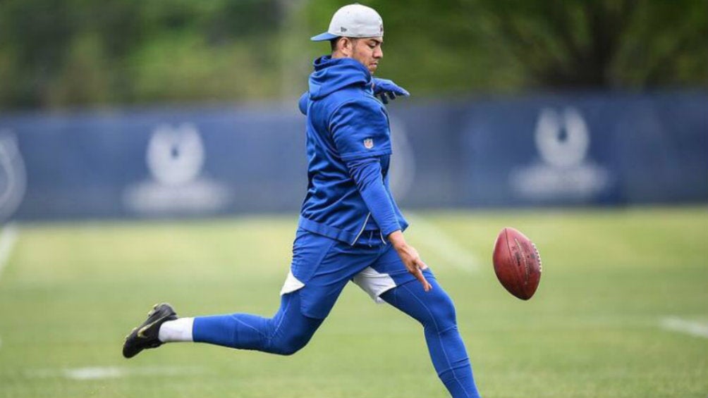 Rigoberto Sánchez en entrenamiento de la NFL