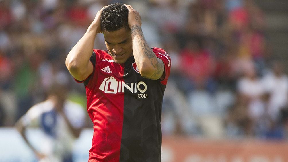  Anderson Santamaría en un partido con el Atlas 