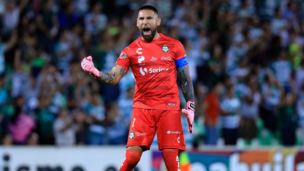 Jonathan Orozco festeja en un juego de Santos Laguna