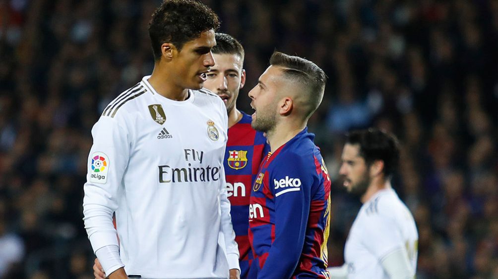 Varane y Jordi Alba, en el Clásico Español en el Camp Nou