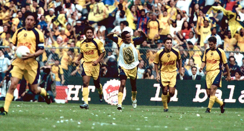 Festejo de jugadores del América en la Final del Verano 2002