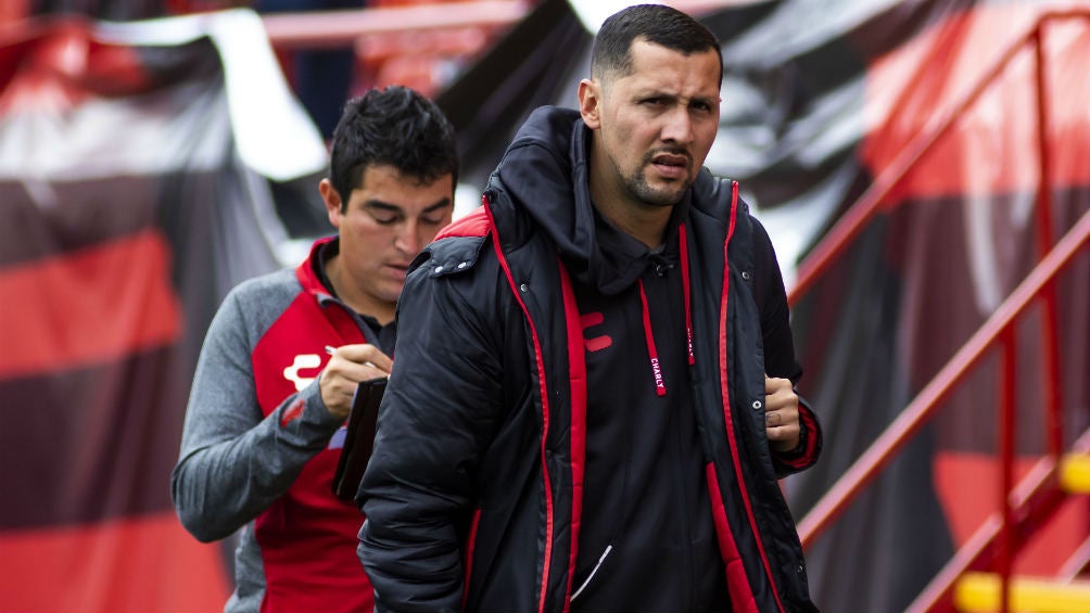 Yasser llegando a un entrenamiento en el Estadio Caliente 