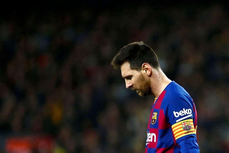 Messi cabizbajo en el Clásico Español