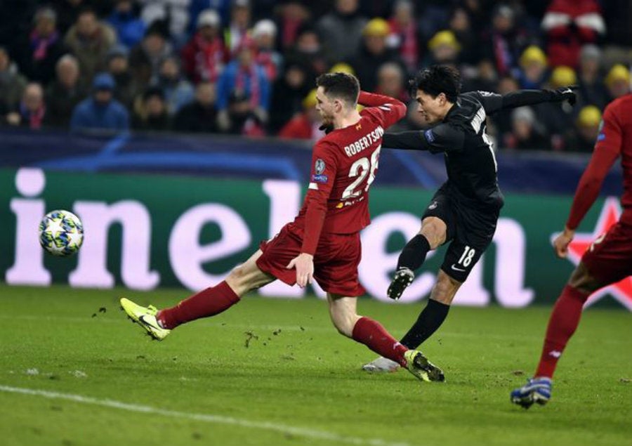 El japonés en el duelo con el Salzburgo ante los Reds