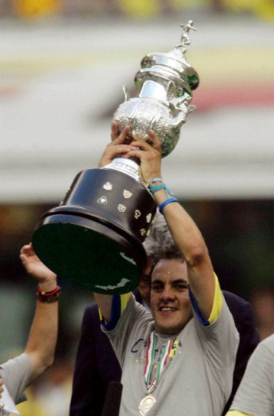 Cuauhtémoc Blanco celebrando su título con América