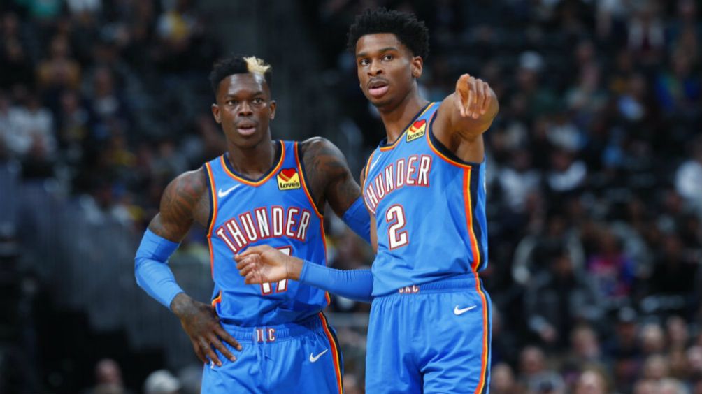 Shai Gilgeous y Dennis Schroder en un juego del Thunder