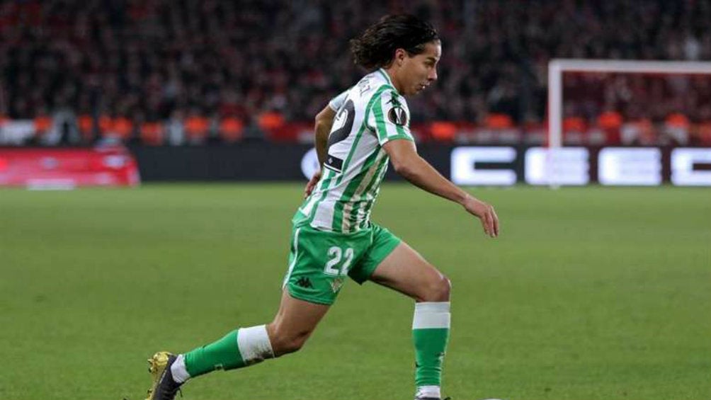 Diego Lainez en partido del Betis